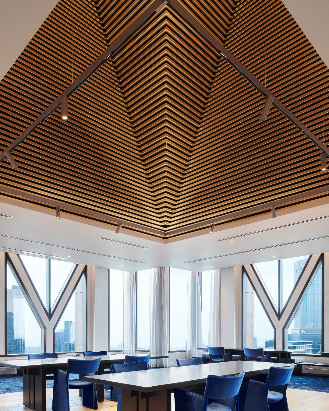 Sculptural Ceiling in MaxCap Office Scpace