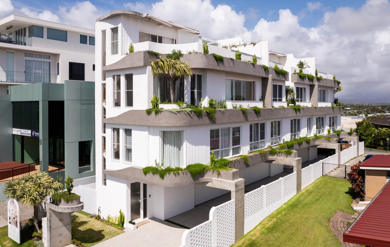 a-coastal-statement-in-feature-aluminium-cladding_09