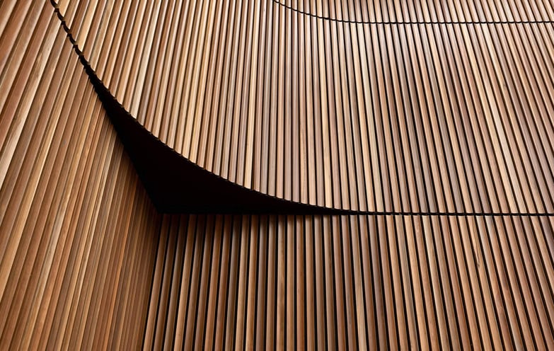 bold-batten-shapes-and-colours-at-centrepiece_03