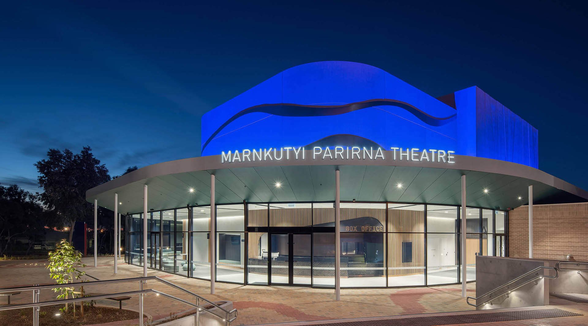 click-on-batten-features-in-marnkutyi-parirna-theatre_01