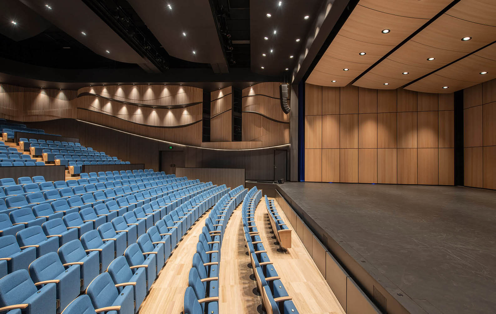 click-on-batten-features-in-marnkutyi-parirna-theatre_11