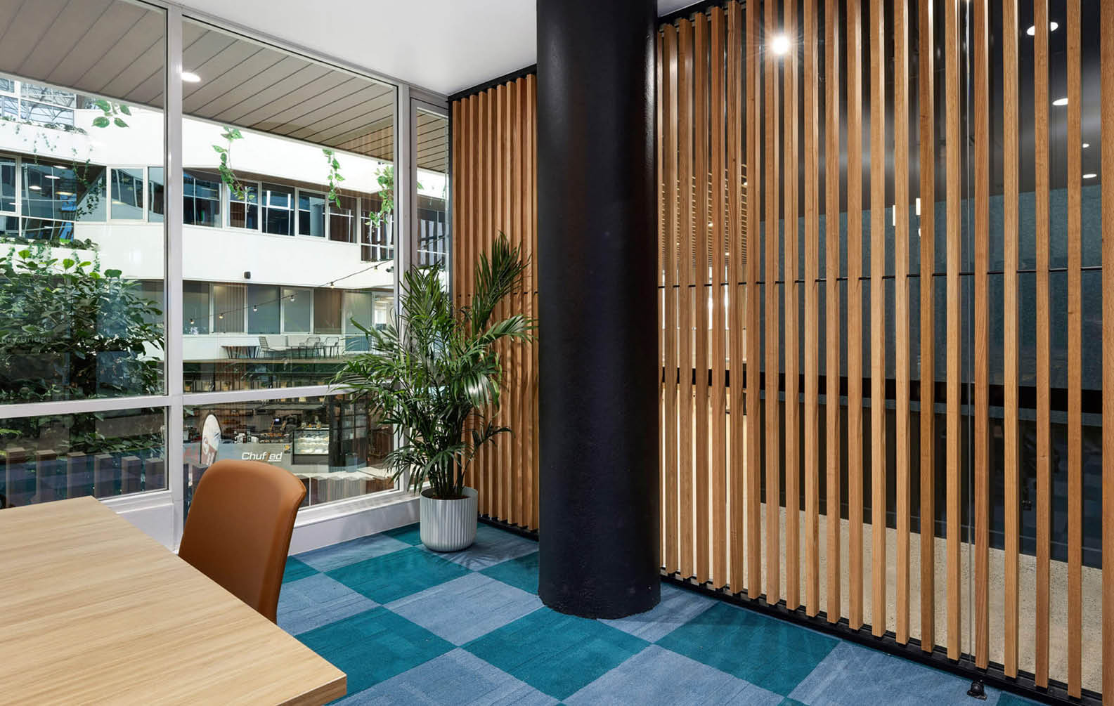 click-on-screens-for-jacaranda-finance-office-fitout_06