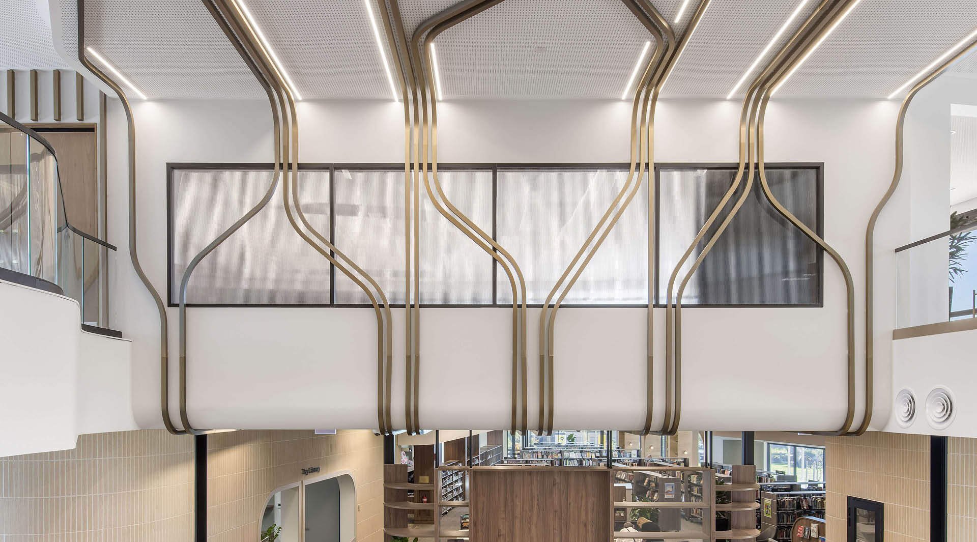 creating-aluminium-curves-at-tiwu-kumangka_01
