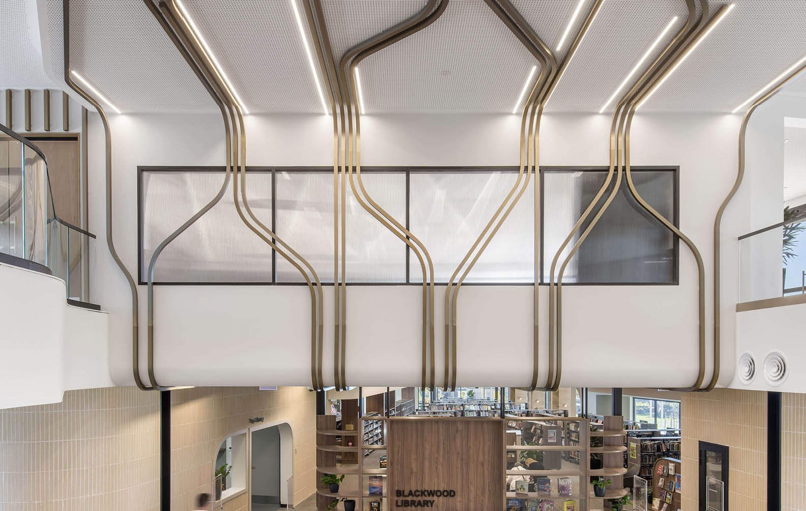 creating-aluminium-curves-at-tiwu-kumangka_03