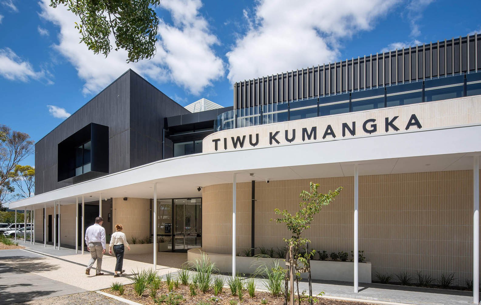 creating-aluminium-curves-at-tiwu-kumangka_04