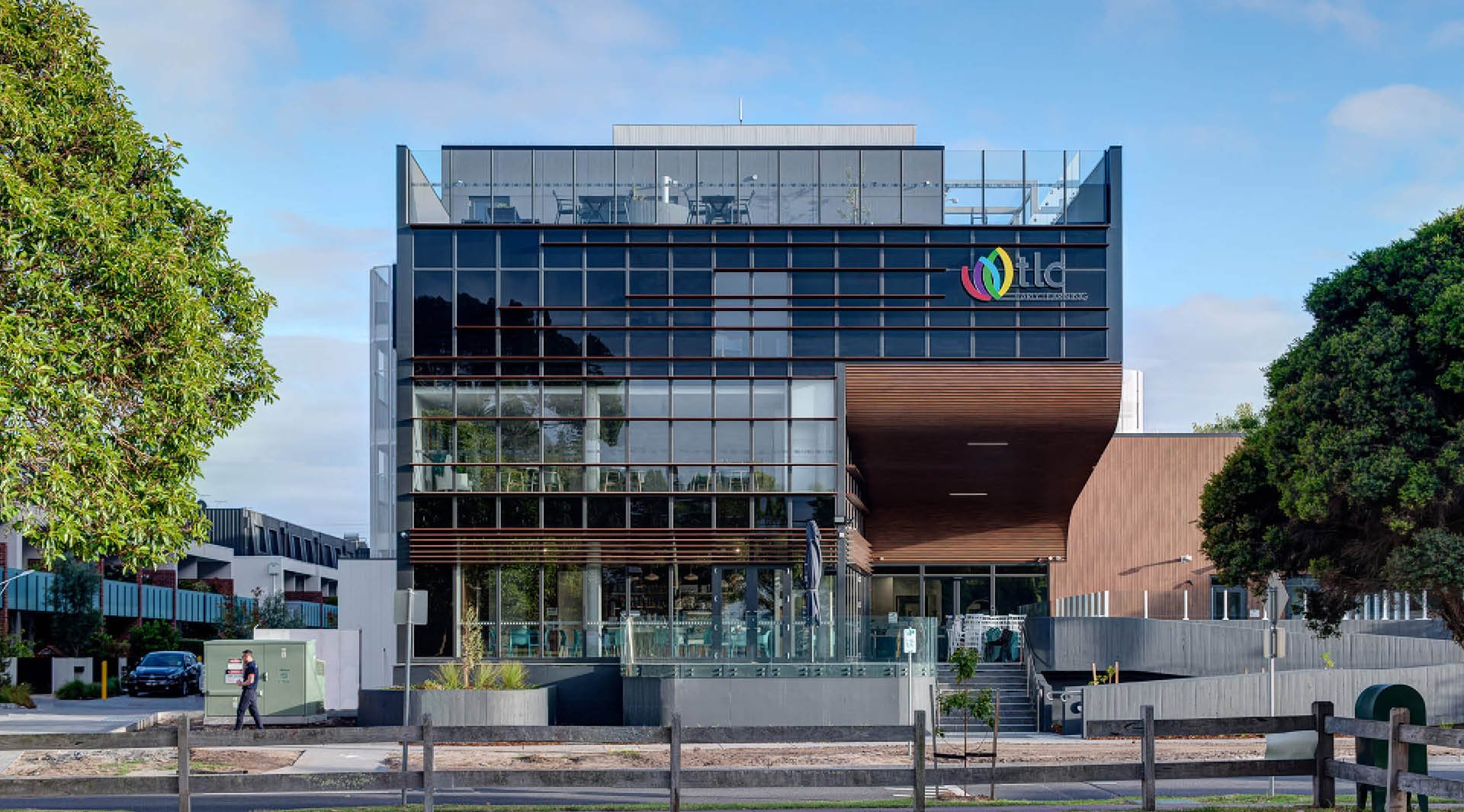 curved-aluminium-cladding-for-tlc-whitewater_01