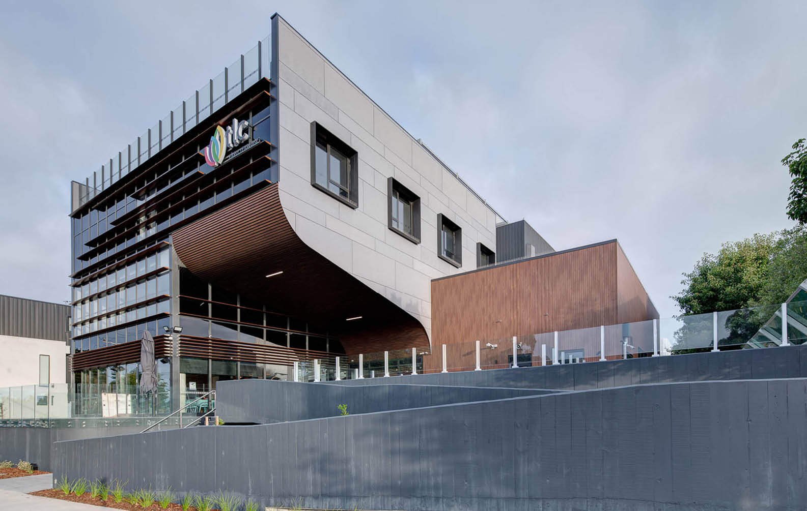 curved-aluminium-cladding-for-tlc-whitewater_06