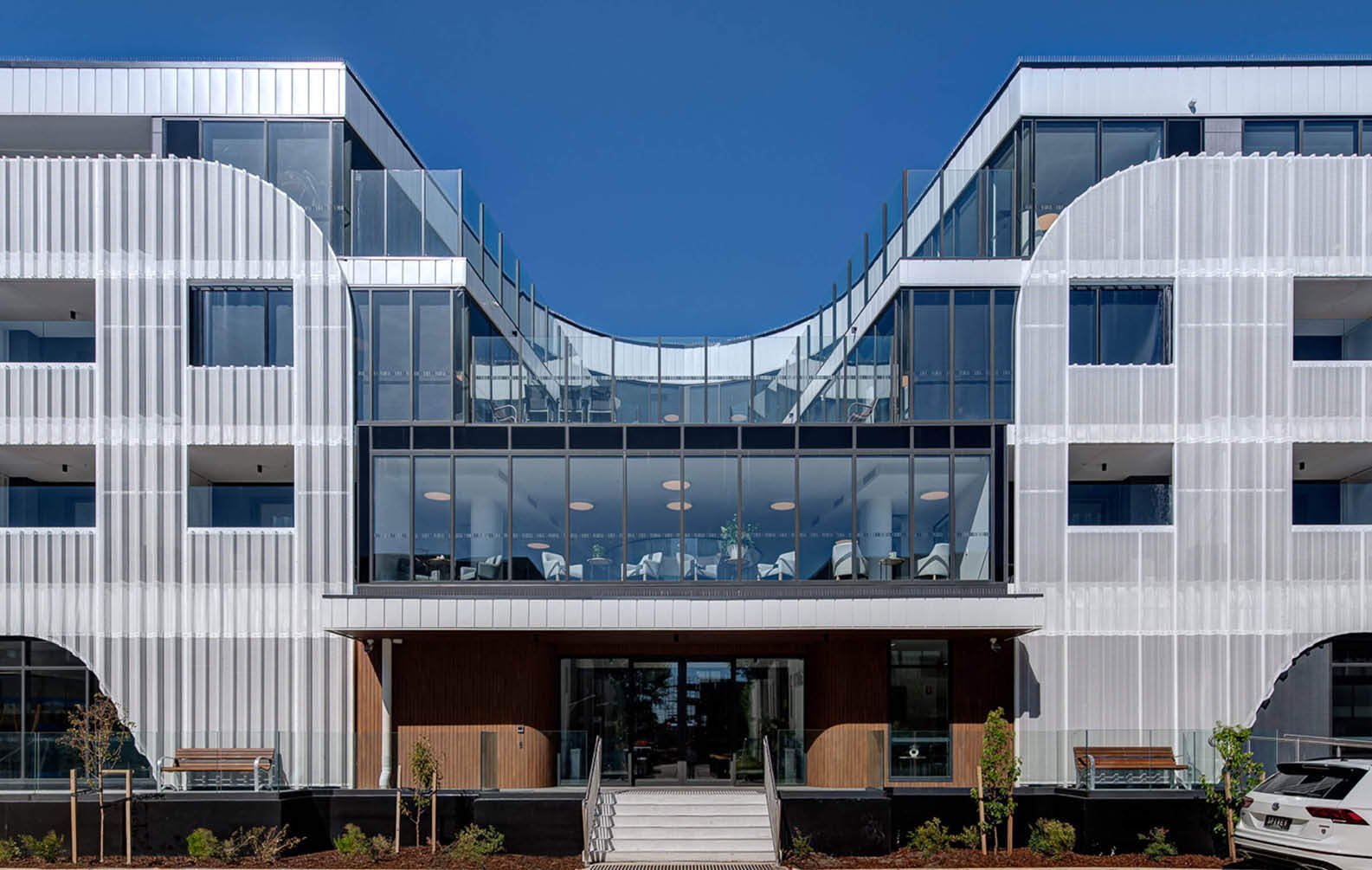curved-aluminium-cladding-for-tlc-whitewater_14