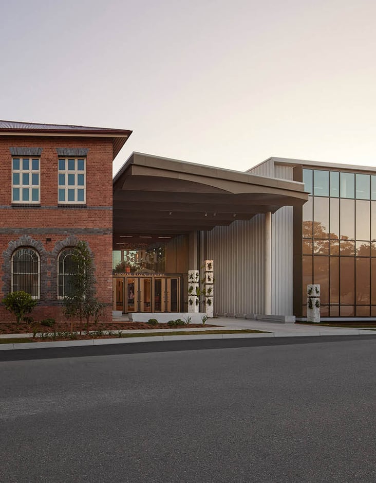 feature-vaulted-ceiling-entrance_03