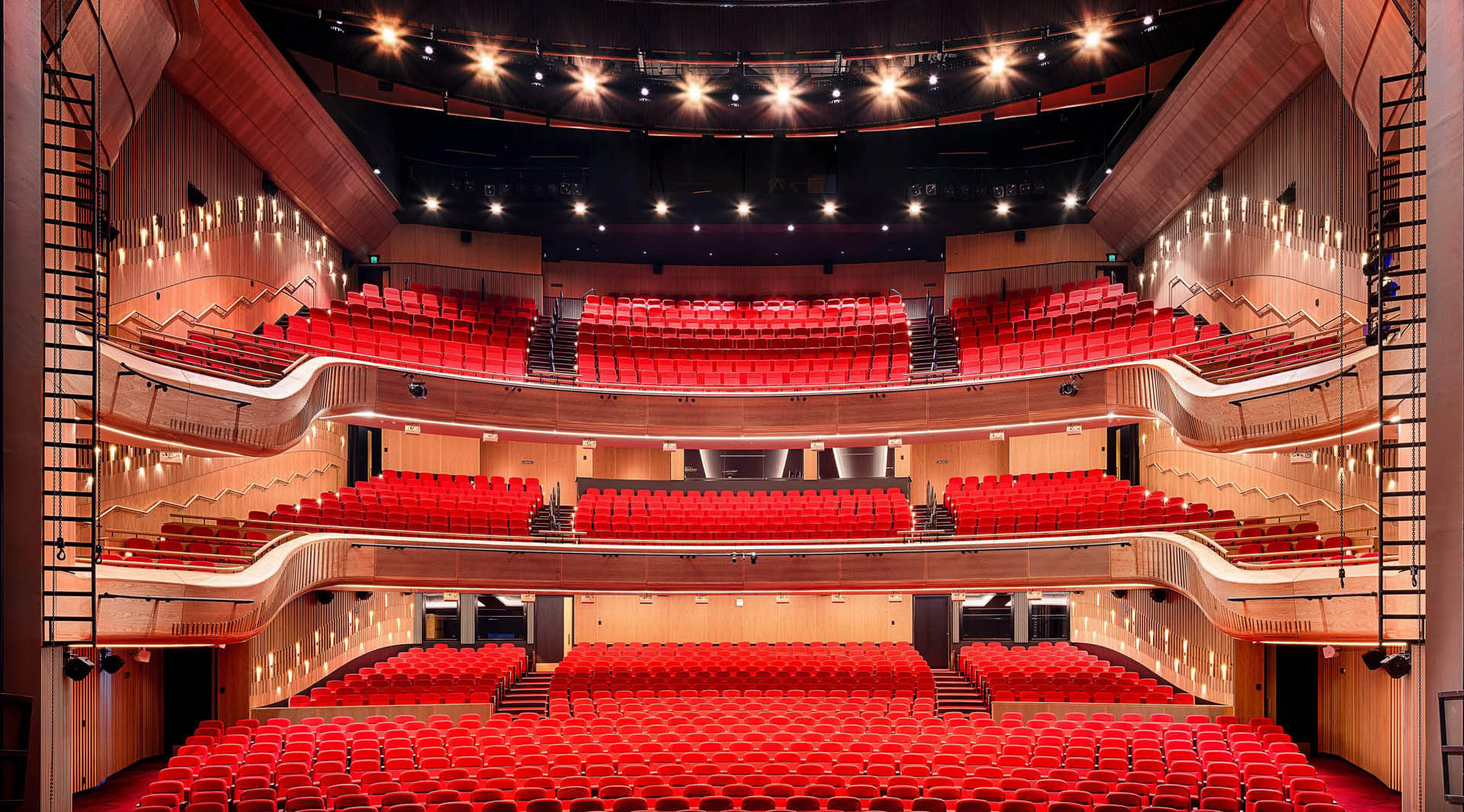 her-majestys-theatre_01