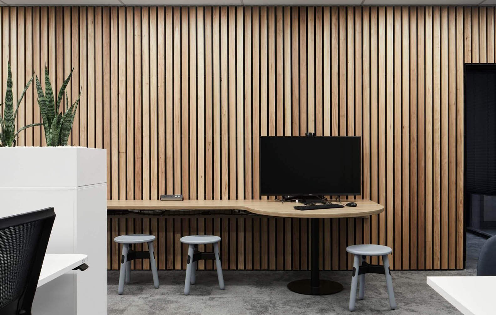 lake-macquarie-city-council-office-timber-screens_09