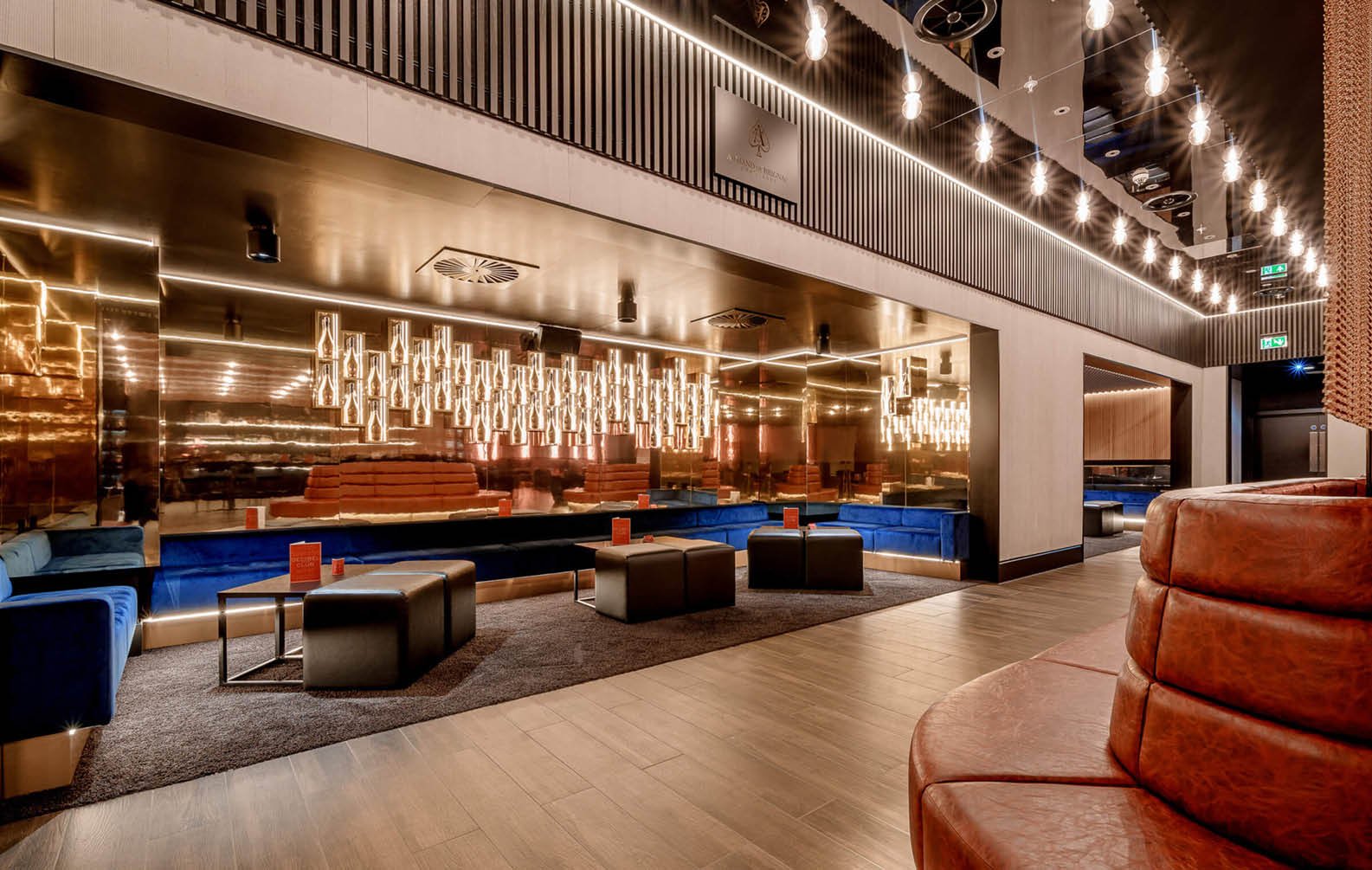 striking-timber-battens-in-the-uks-largest-indoor-arena_05