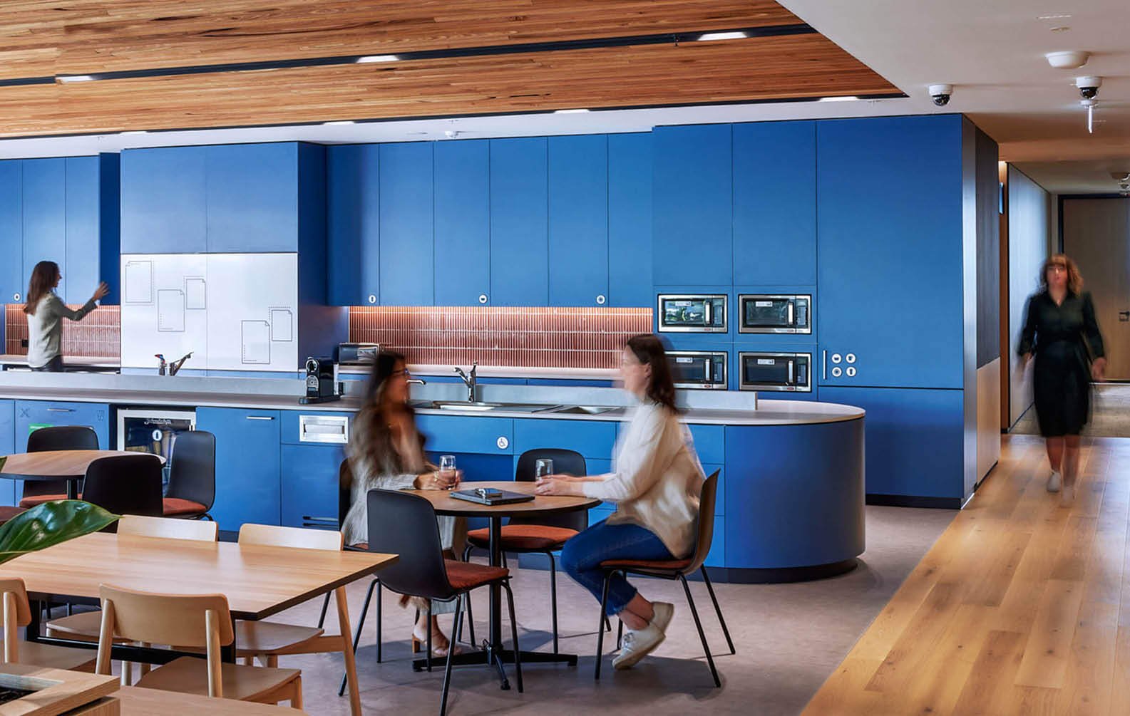 stunning-timber-ceiling-details-at-westpac_04