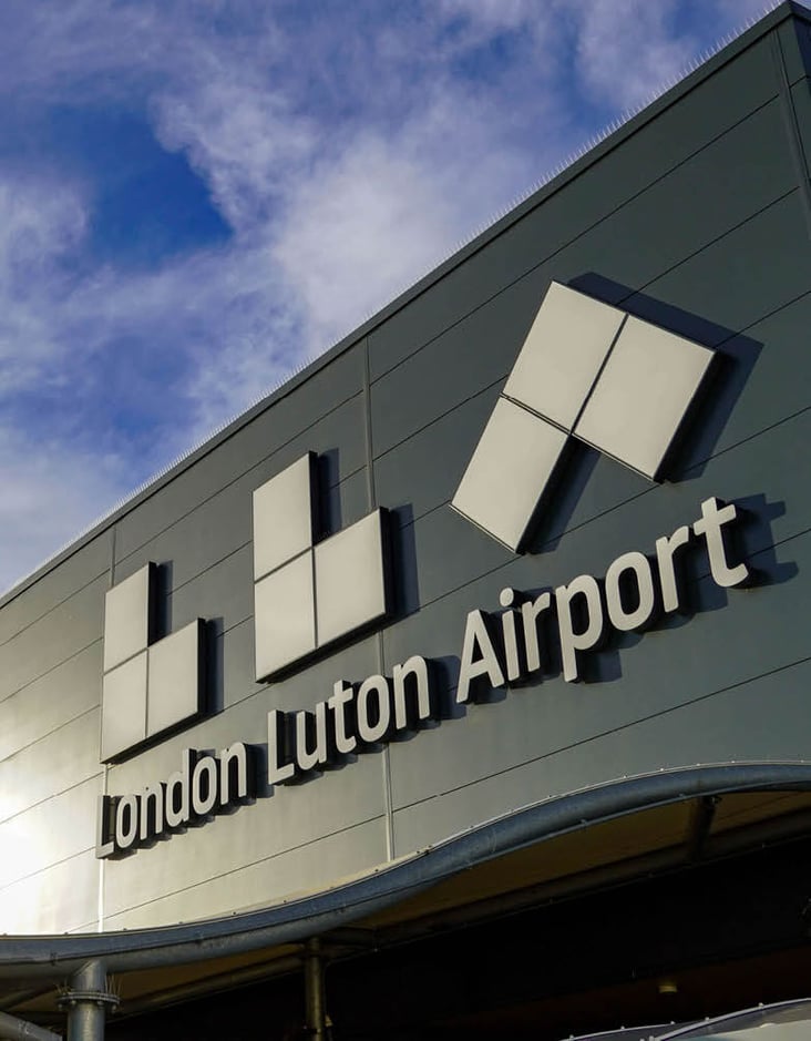 timber-battens-at-london-luton-airport_03
