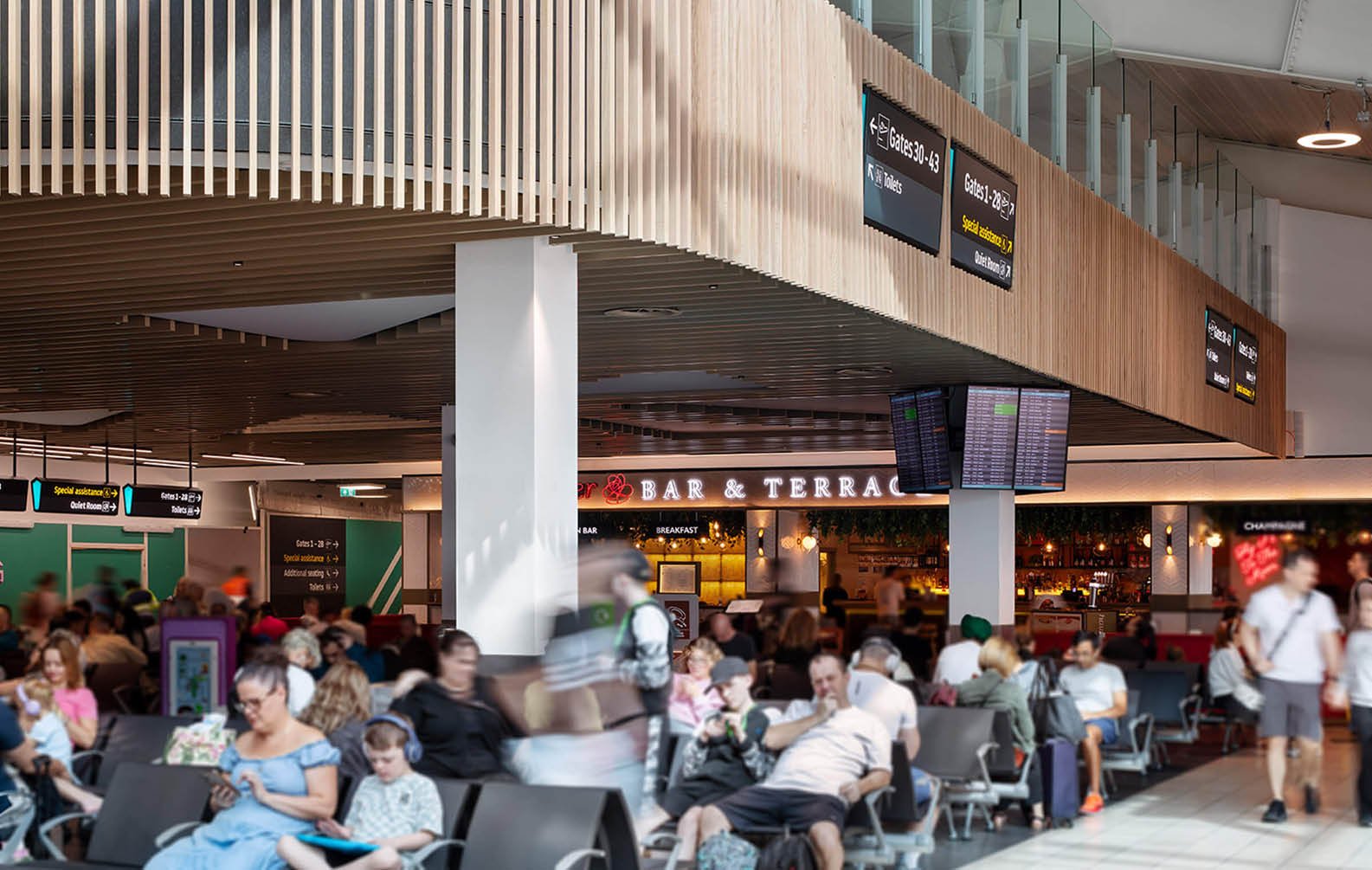 timber-battens-at-london-luton-airport_04