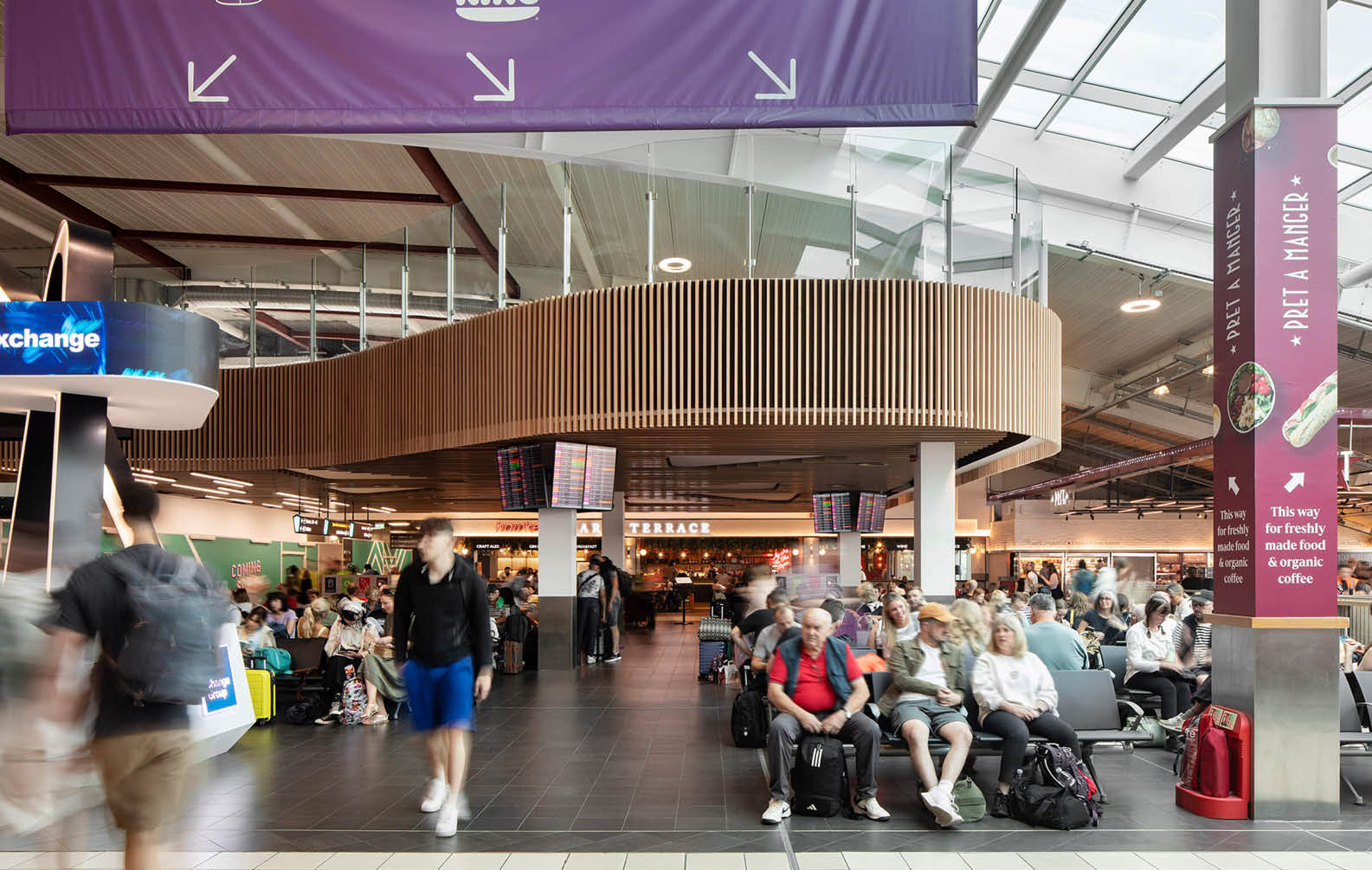 timber-battens-at-london-luton-airport_07