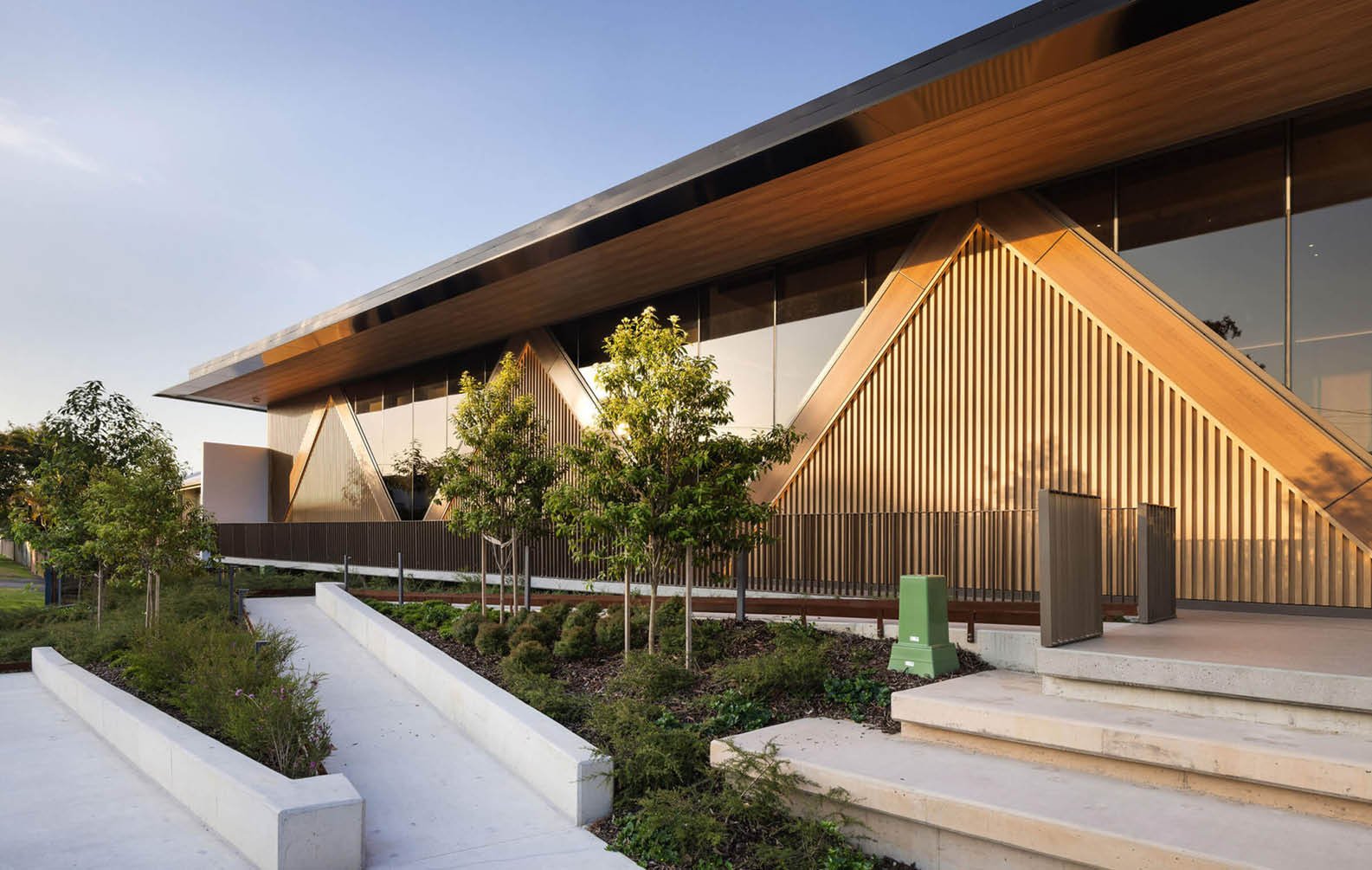 tree-canopy-inspired-facade-at-everton-park_06