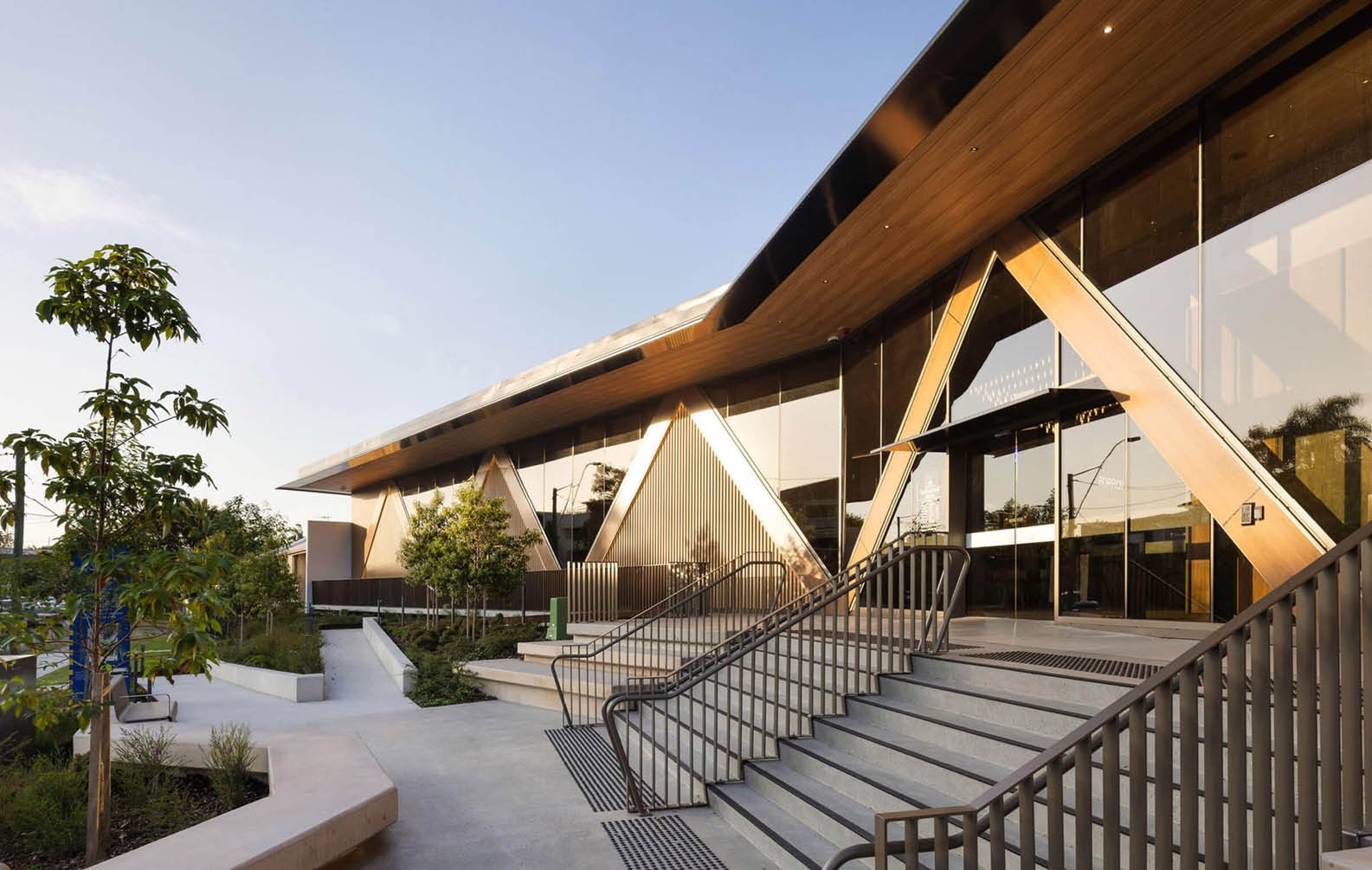 tree-canopy-inspired-facade-at-everton-park_10