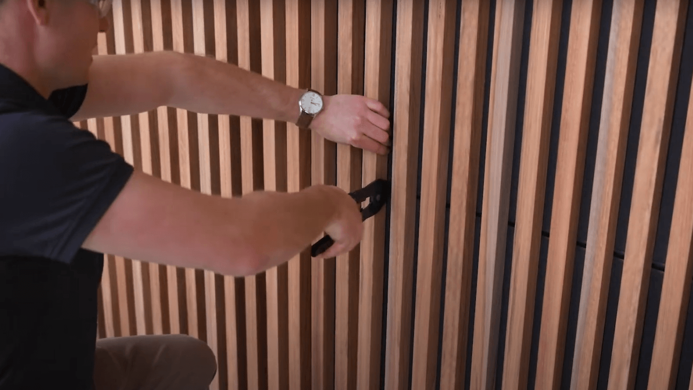 video-img_removing-click-on-battens